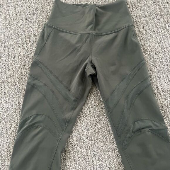 Lululemon Green Mesh Patterned 27” Wunder Under Leggings - Picture 8 of 8